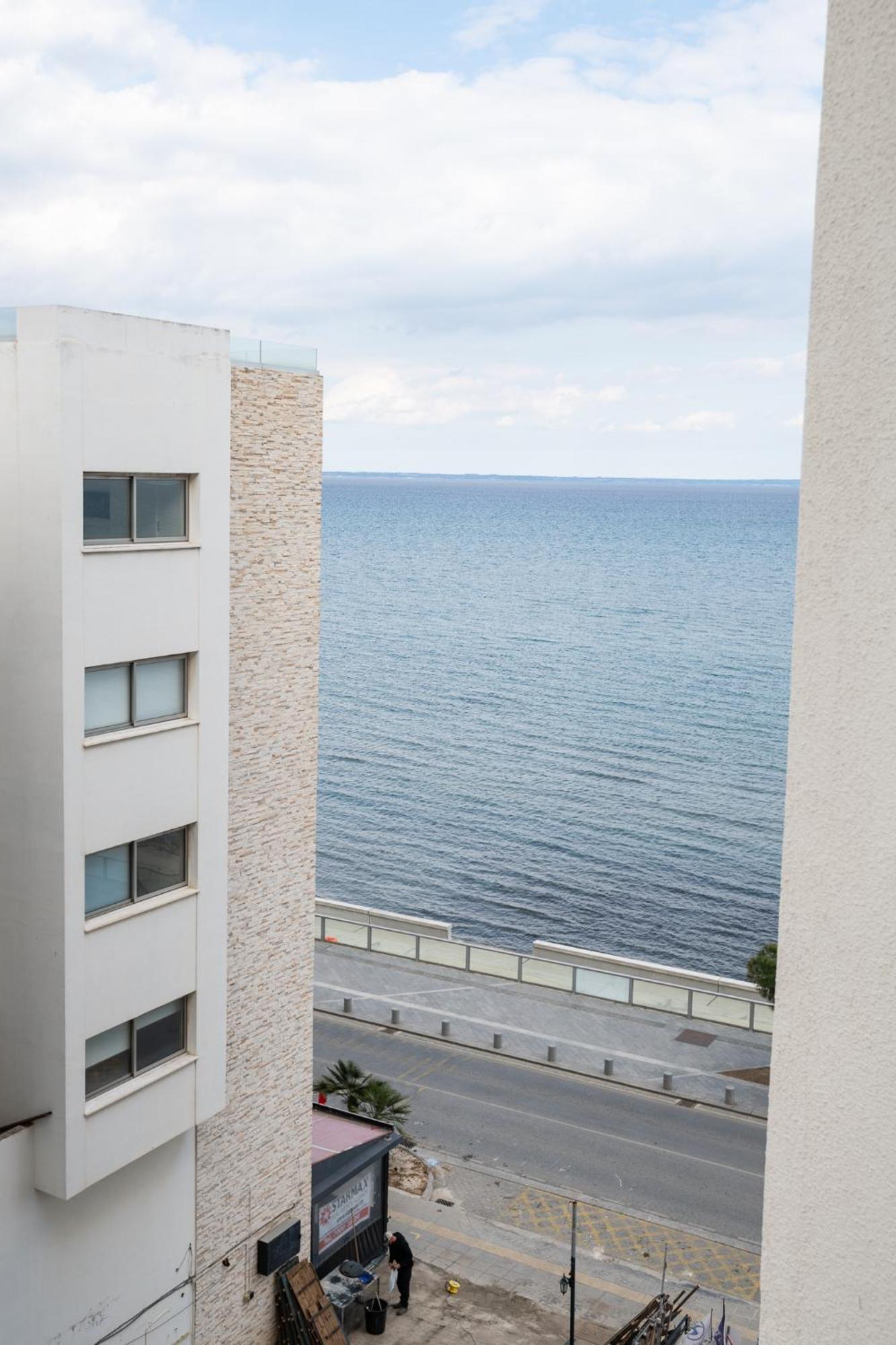 Lazuli Beach & Pool Apartment 501 ลาร์นาคา ภายนอก รูปภาพ